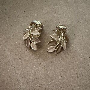Elegant Gold Tone Leaf Clip-on Earrings